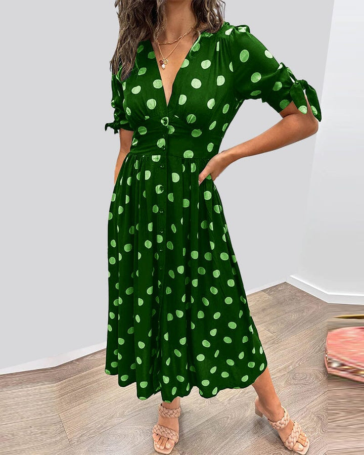 Vestido de lunares con escote en V profundo