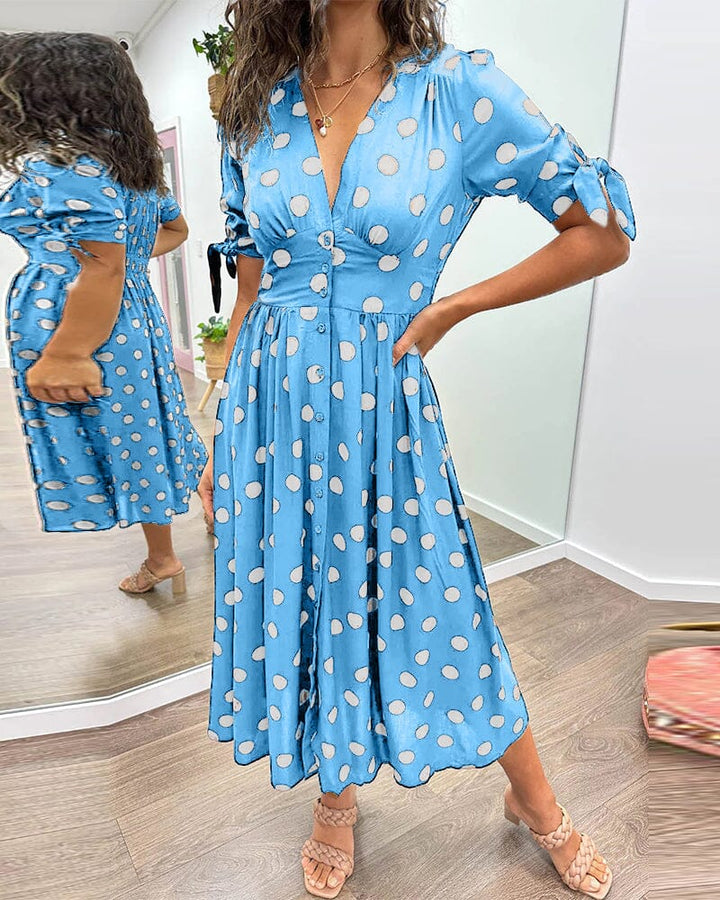 Vestido de lunares con escote en V profundo