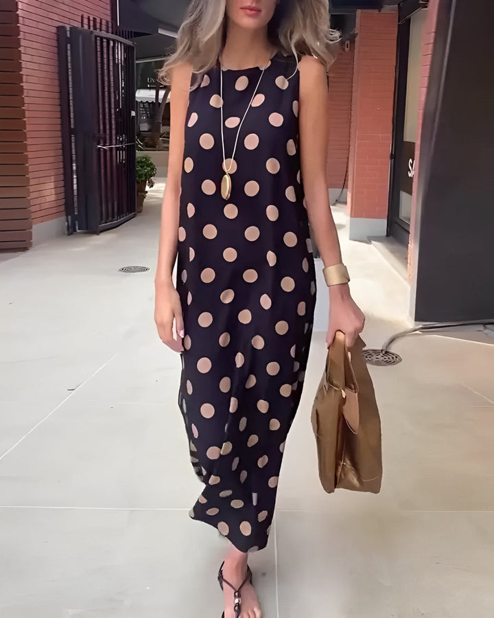 Vestido largo sin mangas con abertura