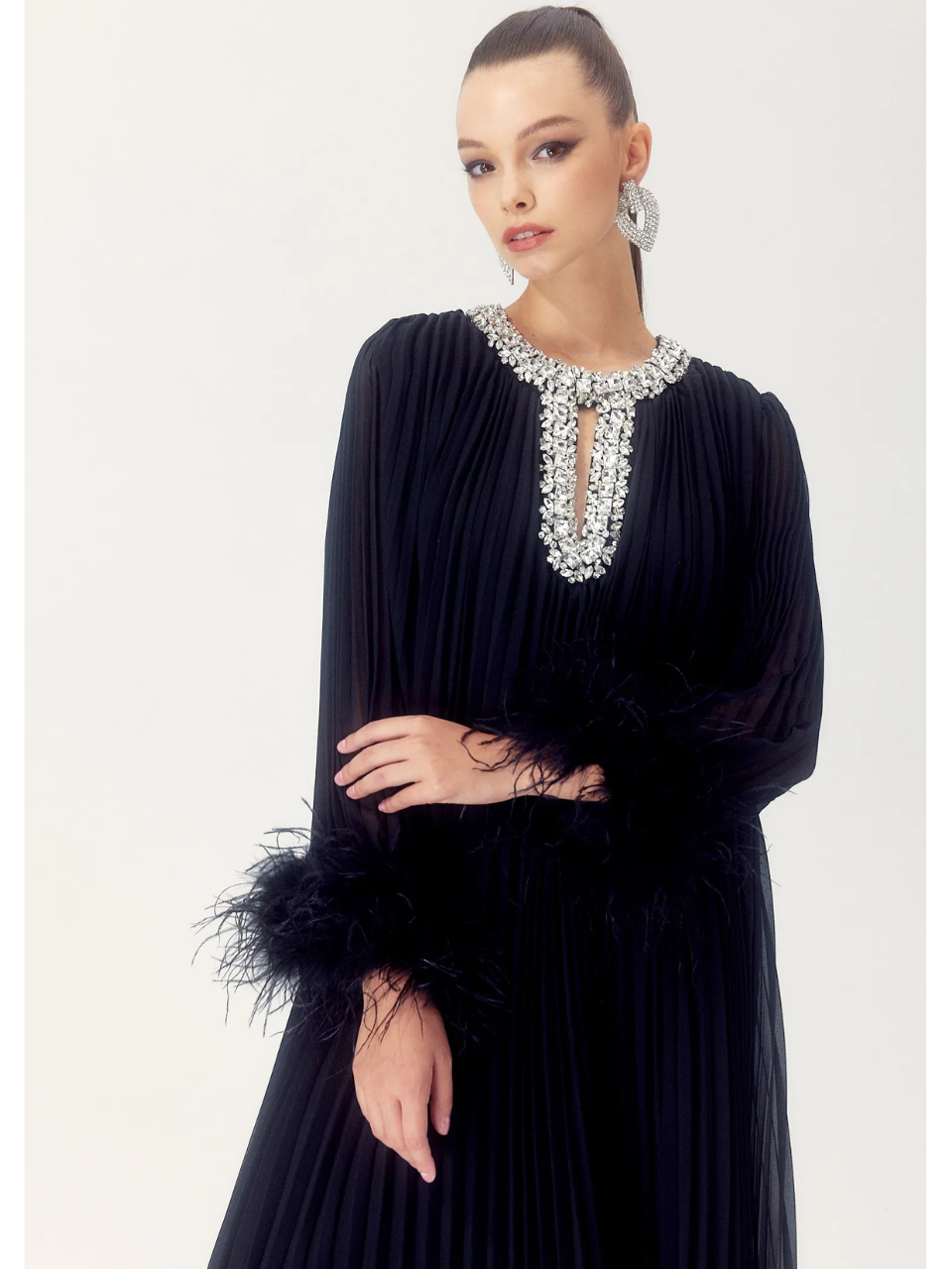 Ana Vestido de Chifón Plumas Diamante