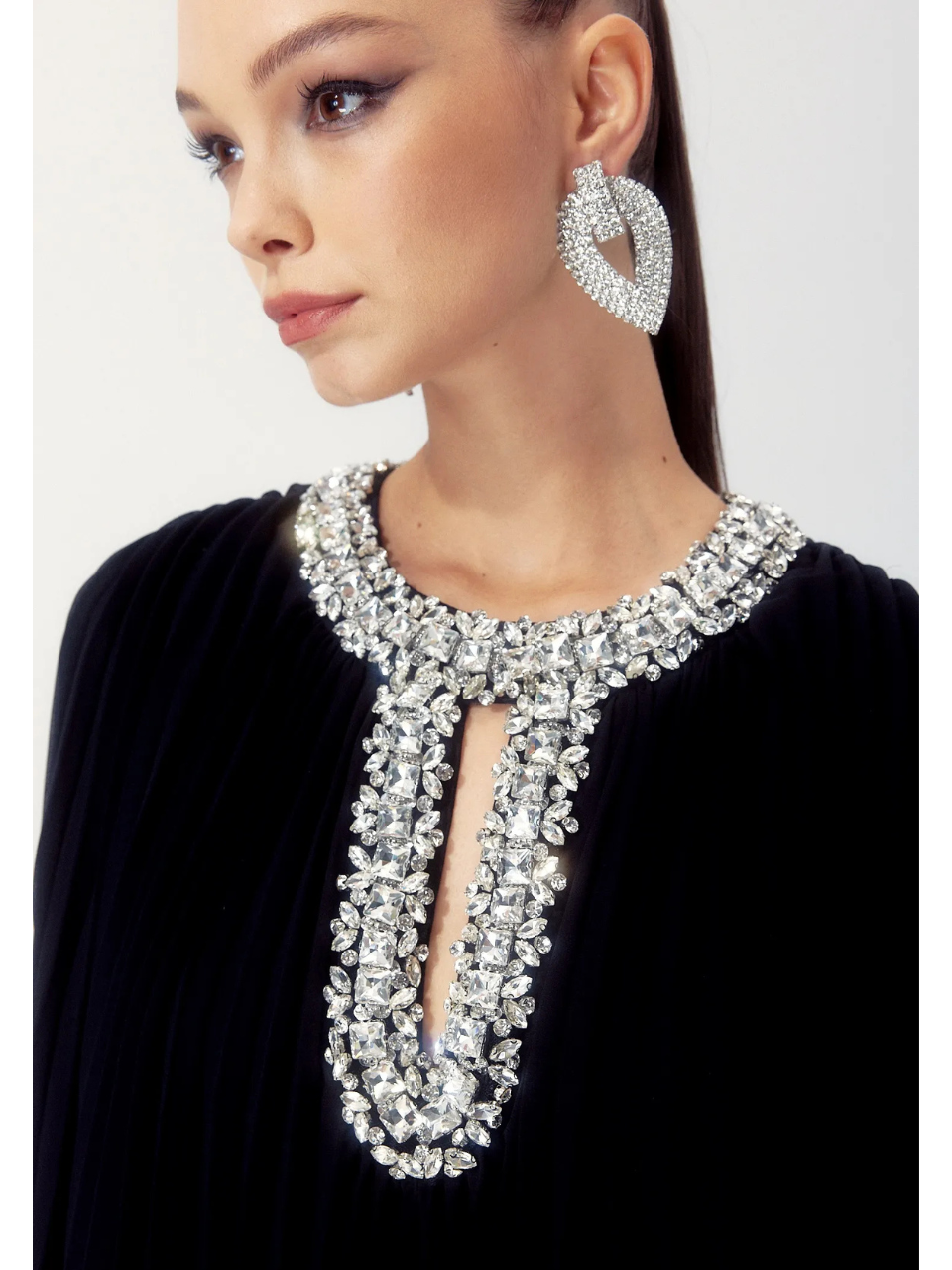 Ana Vestido de Chifón Plumas Diamante