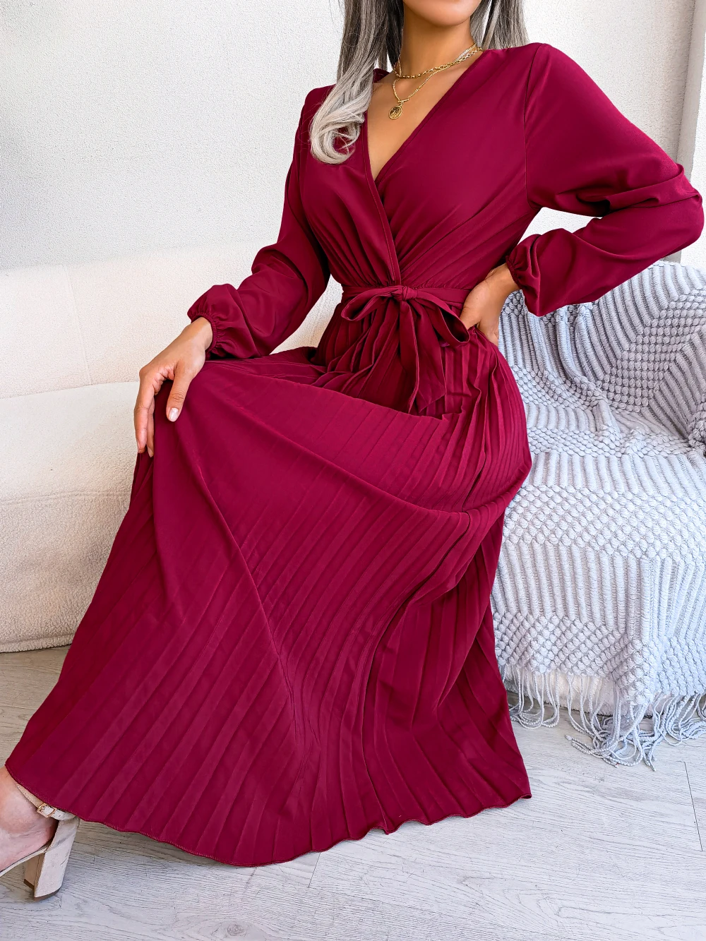 Eva - Vestido Elegante Largo Plisado de Manga Larga con Cuello en V
