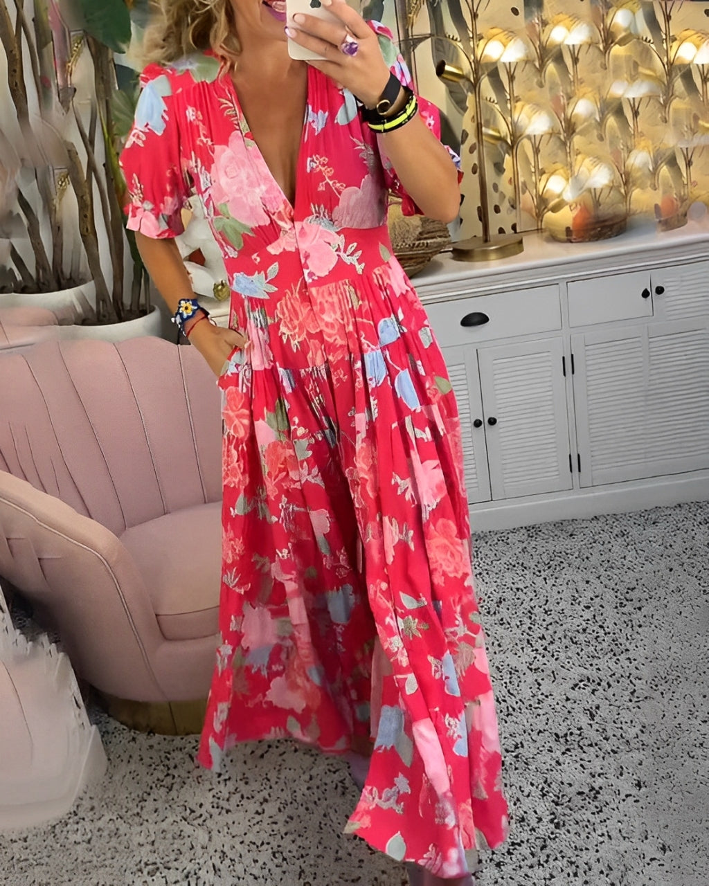 Vestido cómodo con escote en pico y bolsillos